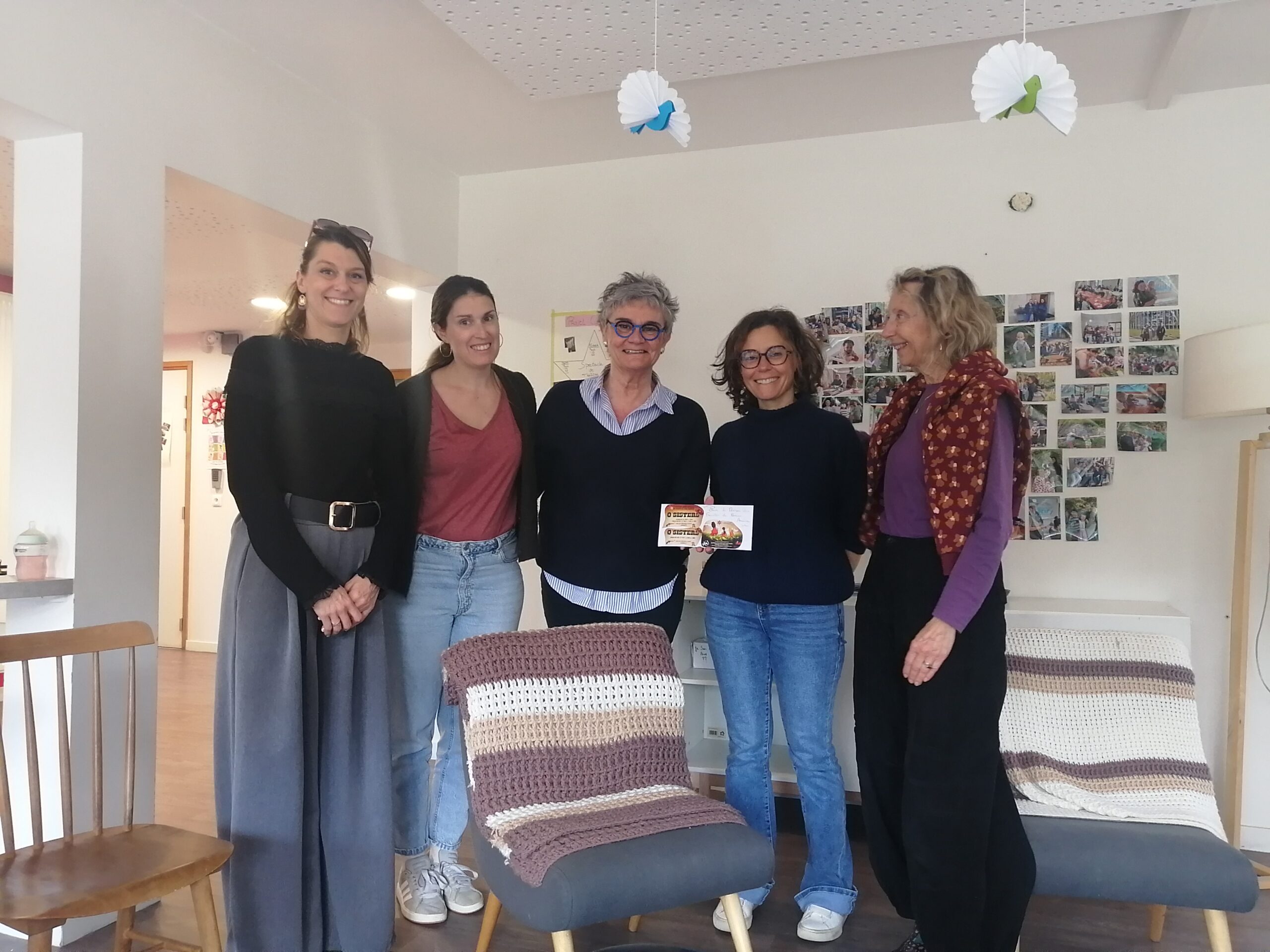 Remise du chèque de don à la maison des familles du bassin Annecien